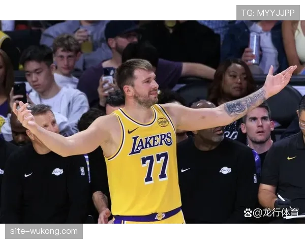 湖人连胜期间雷迪克一大四小奏效 浓眉缺席下阵容灵活性决策受好评